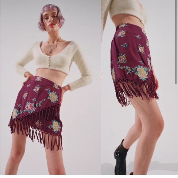 Urban Outfitters Dresses & Skirts - UO floral fringe skirt